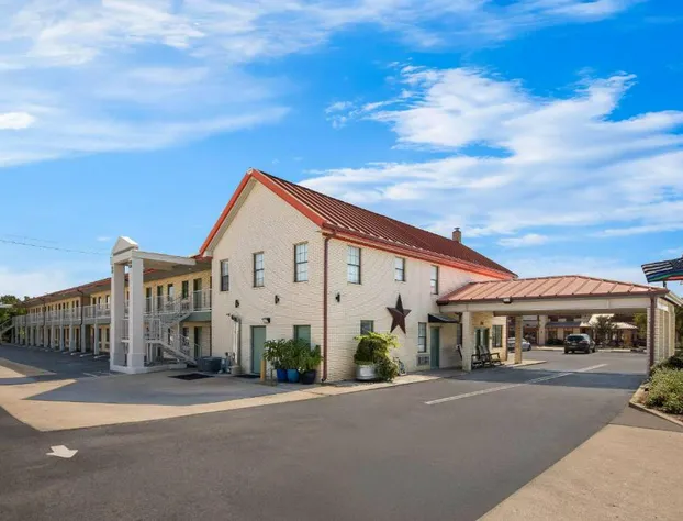 Super 8 by Wyndham Fredericksburg hotel detail image 2