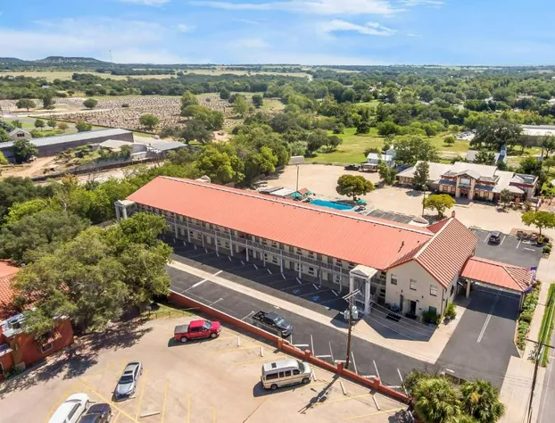 Super 8 by Wyndham Fredericksburg hotel detail image 3