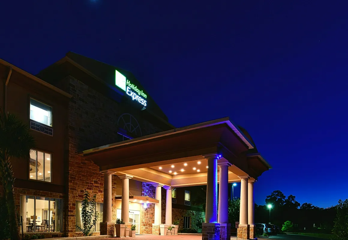 Holiday Inn Express & Suites Fredericksburg by IHG hotel hero