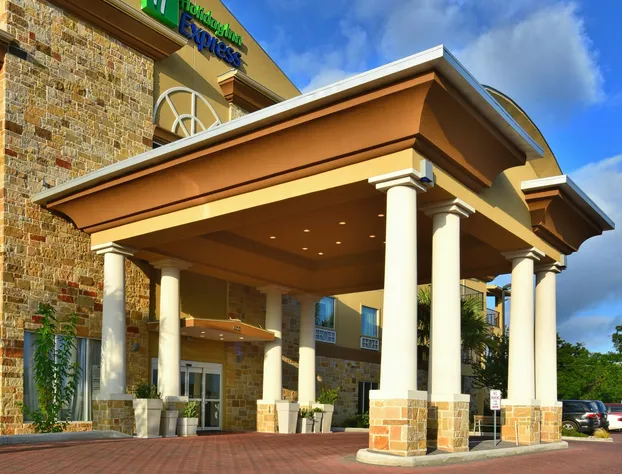 Holiday Inn Express & Suites Fredericksburg by IHG hotel detail image 1