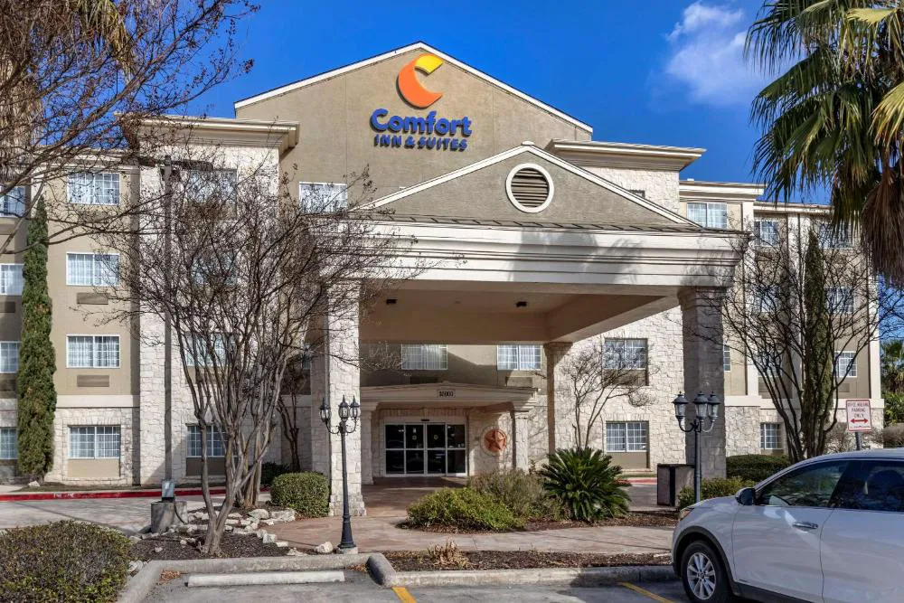 Comfort Inn & Suites Texas Hill Country hotel hero