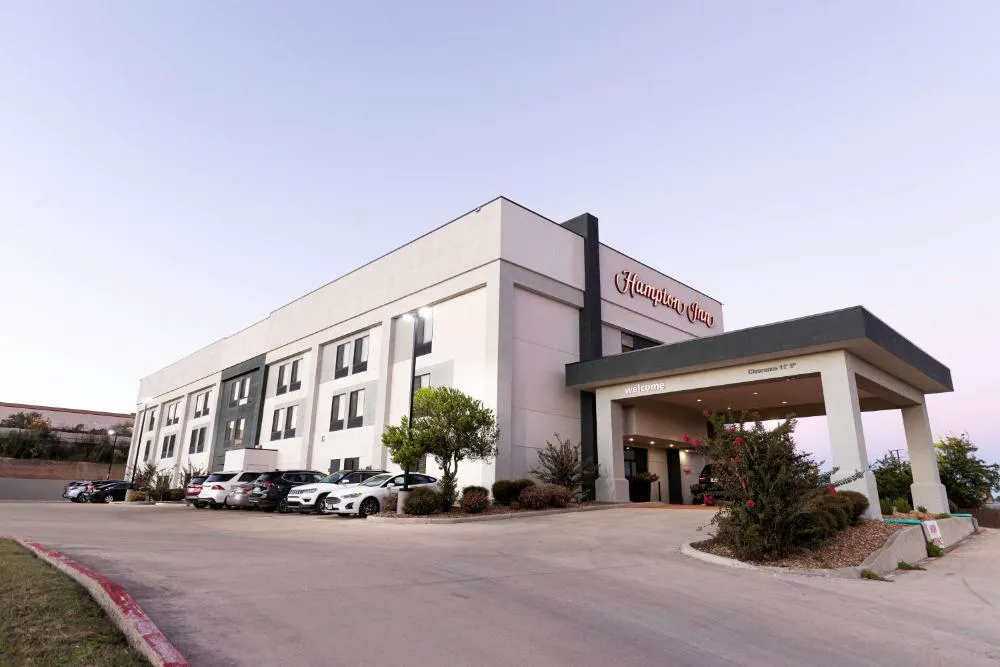 Hampton Inn Kerrville hotel hero