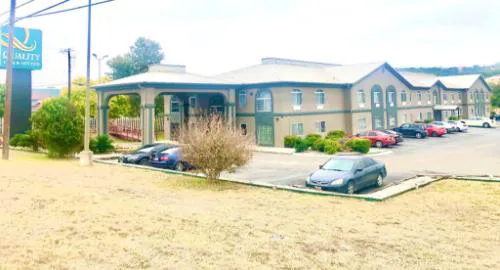 Quality Inn & Suites Kerrville hotel hero