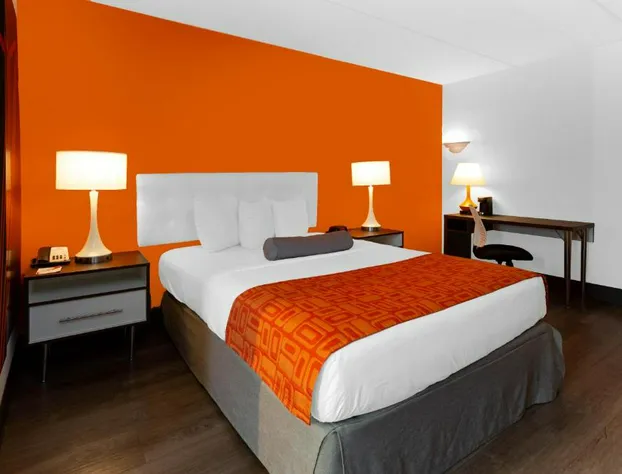 Howard Johnson by Wyndham Waukegan Great Lakes hotel detail image 3