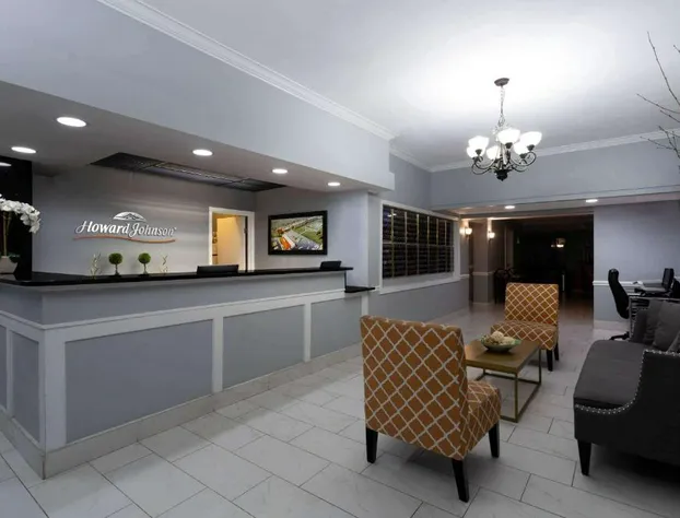 Howard Johnson by Wyndham Waukegan Great Lakes hotel detail image 1