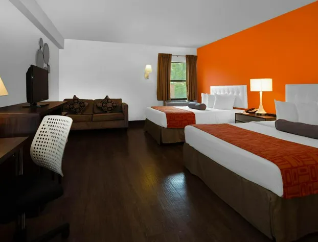 Howard Johnson by Wyndham Waukegan Great Lakes hotel detail image 2