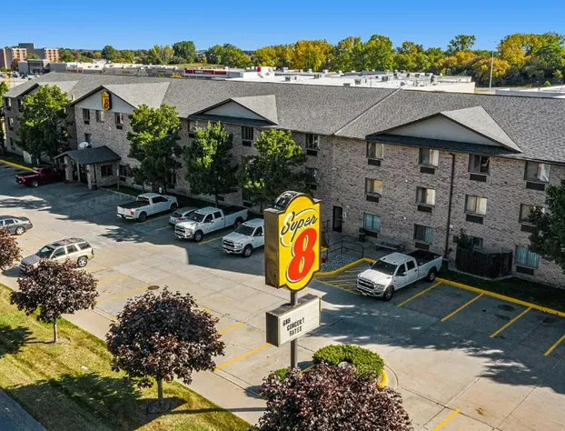 Super 8 by Wyndham Mt. Pleasant hotel detail image 1