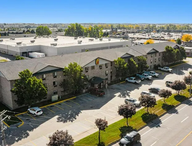 Super 8 by Wyndham Mt. Pleasant hotel detail image 3