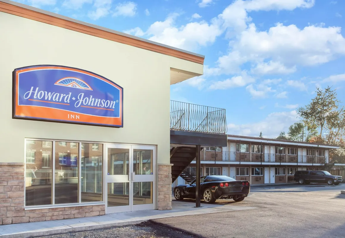 Howard Johnson by Wyndham Kingston hotel hero