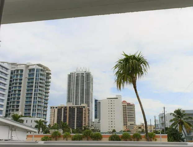 Collins Hotel hotel detail image 4