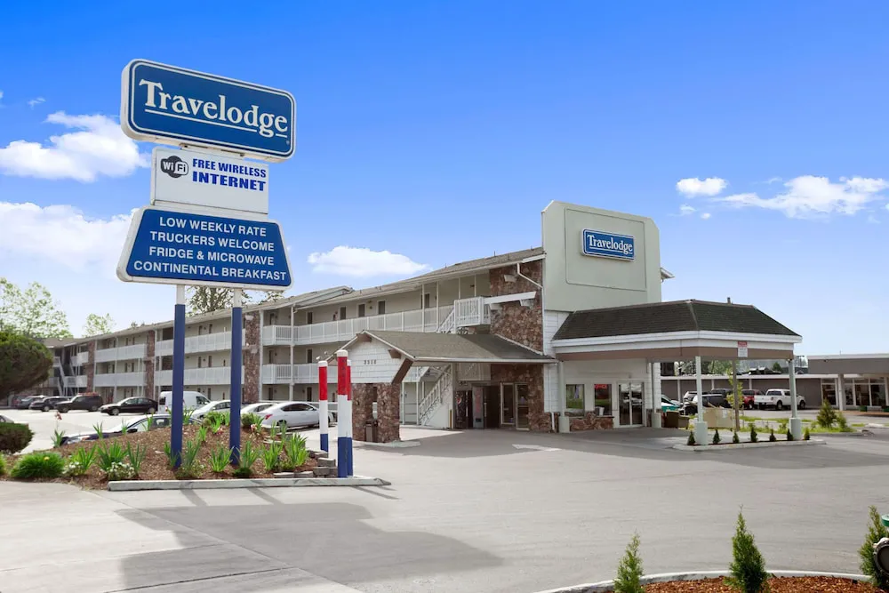 Travelodge by Wyndham Port of Tacoma WA hotel hero