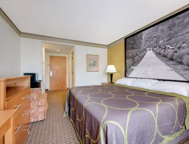 Super 8 by Wyndham Allentown hotel detail image 4