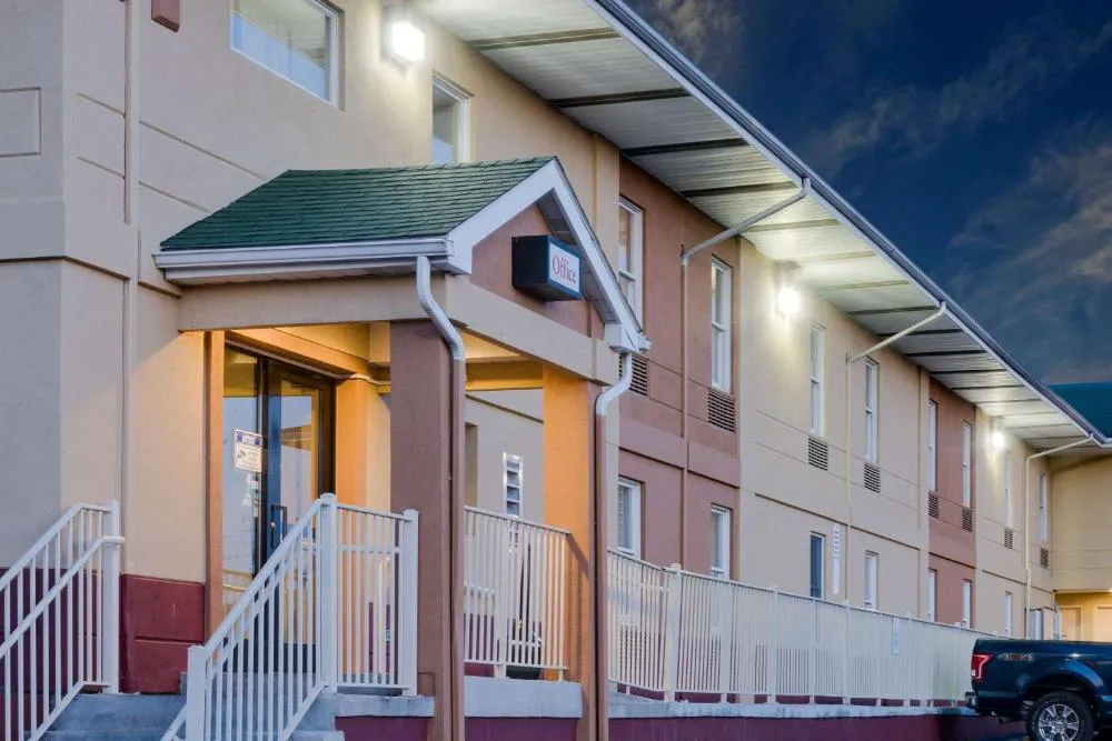 Super 8 by Wyndham Allentown hotel hero