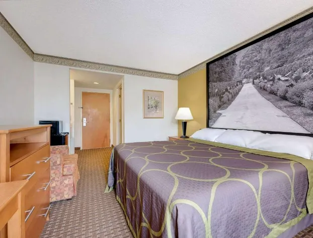 Super 8 by Wyndham Allentown hotel detail image 4