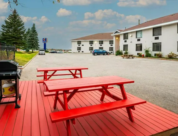 Comfort Inn & Suites Barrie hotel detail image 1