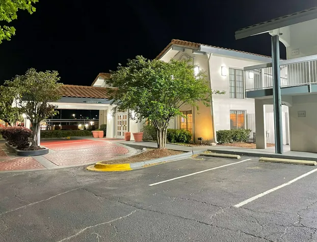 Travelodge by Wyndham Tuscaloosa hotel detail image 1