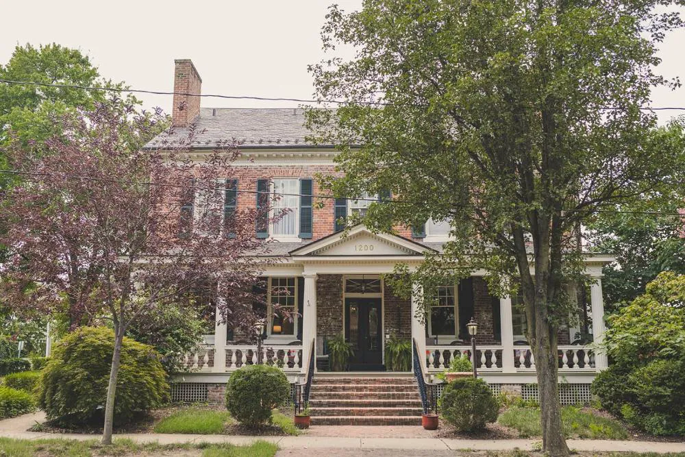 Ironclad Inn & Bourbon Room hotel hero