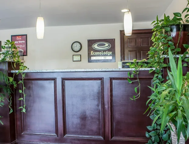 Econo Lodge Newton hotel detail image 3