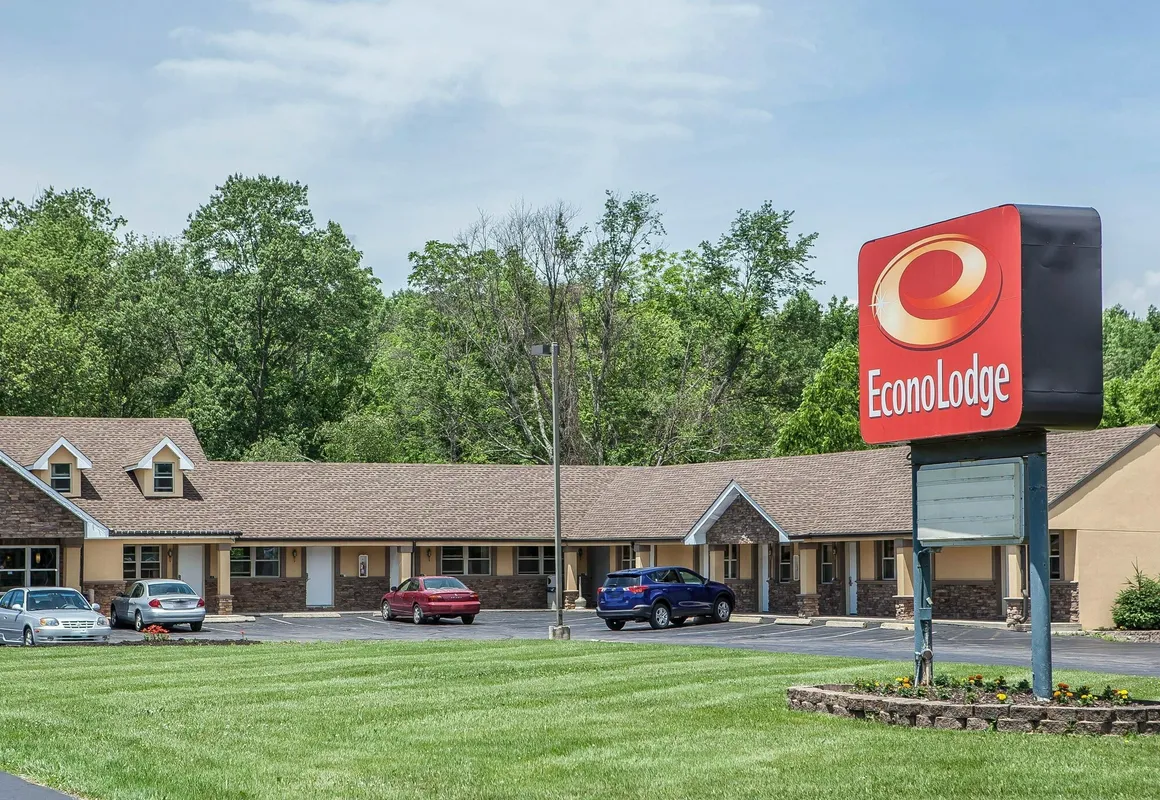 Econo Lodge hotel hero