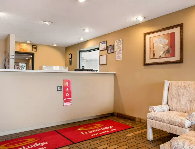 Econo Lodge Airport - Holland hotel detail image 1