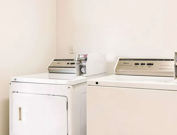 Econo Lodge Airport - Holland hotel detail image 3