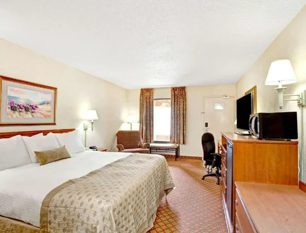 Ramada by Wyndham West Memphis hotel detail image 4