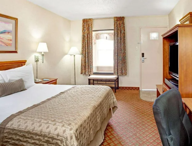 Ramada by Wyndham West Memphis hotel detail image 1