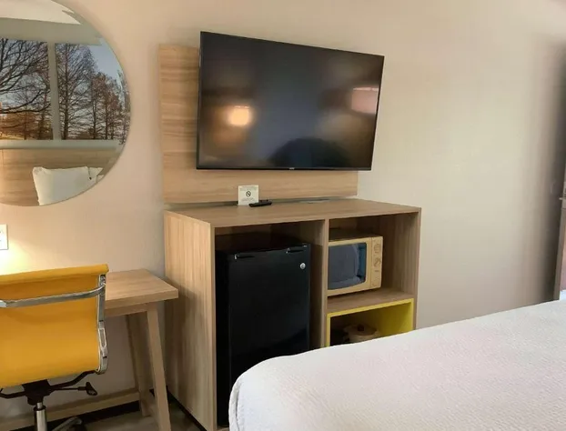 Days Inn by Wyndham Kingdom City hotel detail image 2