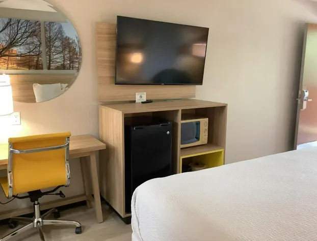 Days Inn by Wyndham Kingdom City hotel detail image 3
