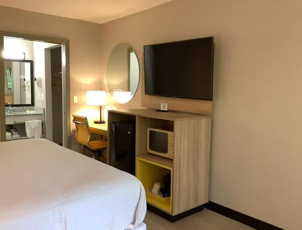 Days Inn by Wyndham Kingdom City hotel detail image 4
