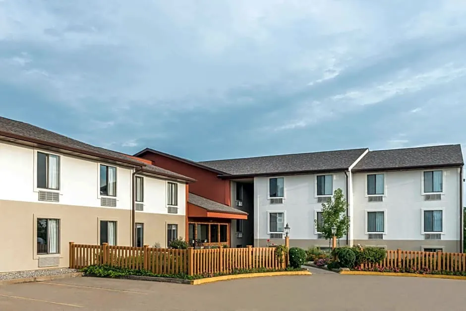 Super 8 by Wyndham Columbia Clark Lane hotel hero