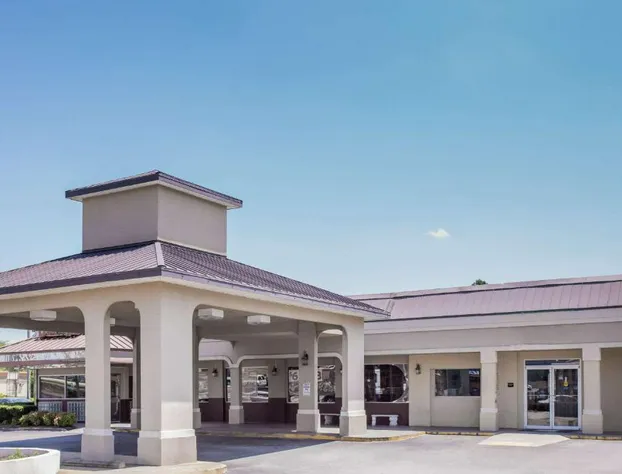 Super 8 by Wyndham Augusta hotel detail image 1