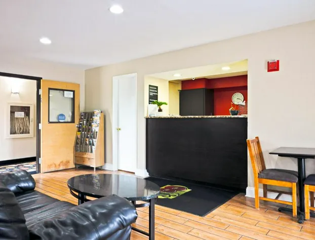 Super 8 by Wyndham Augusta/Ft Eisenhower Area hotel detail image 3