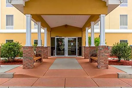 Comfort Suites Scranton near Montage Mountain hotel hero