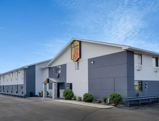 Super 8 by Wyndham Merrillville hotel detail image 2