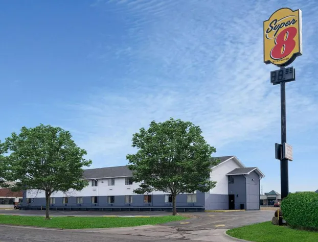 Super 8 by Wyndham Merrillville hotel detail image 2