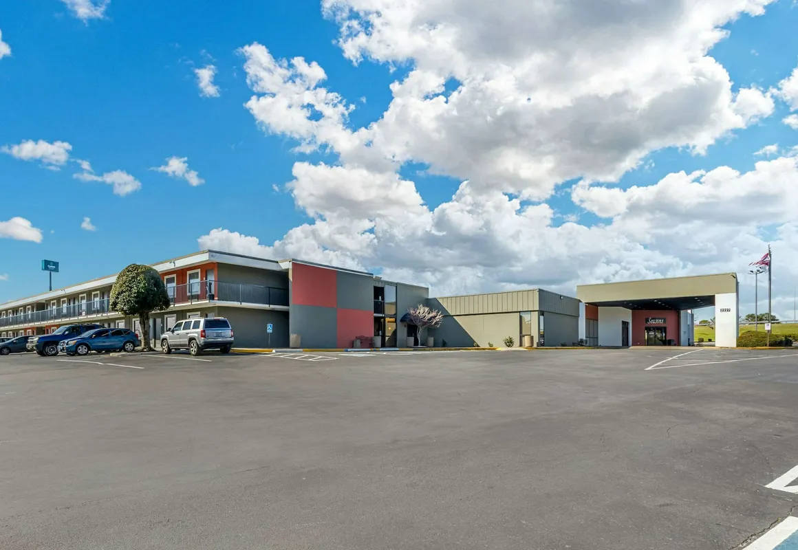 Clarion Inn hotel hero