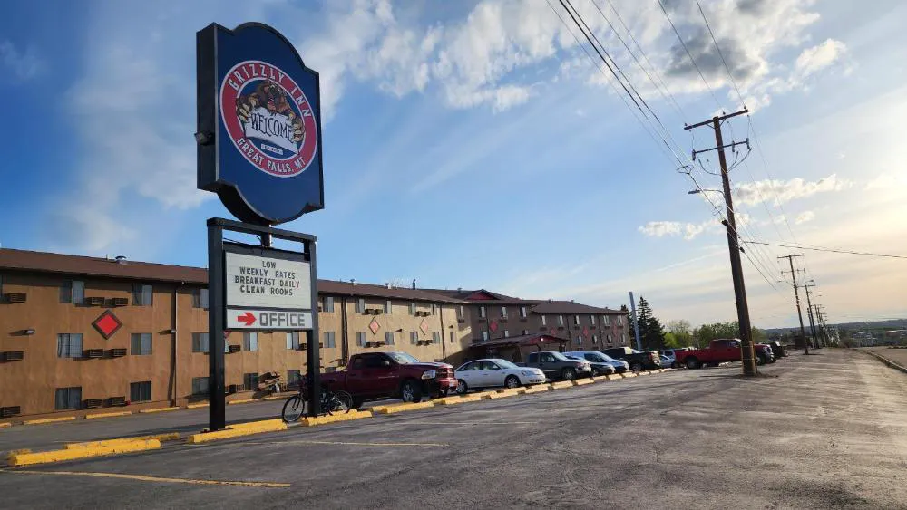 Grizzly Inn hotel hero
