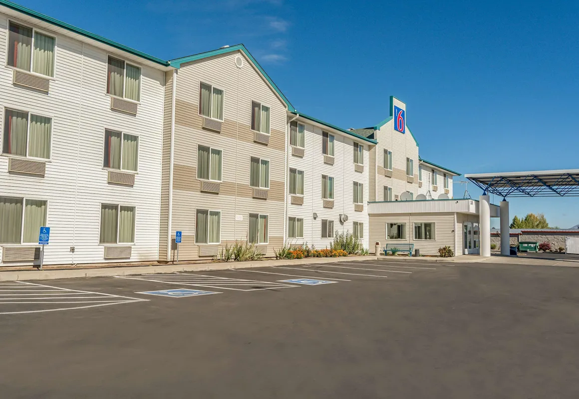 Motel 6 Redmond, OR hotel hero