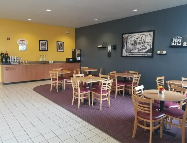 Super 8 by Wyndham Redmond hotel detail image 1