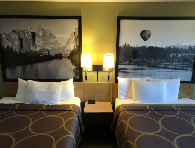 Super 8 by Wyndham Redmond hotel detail image 3