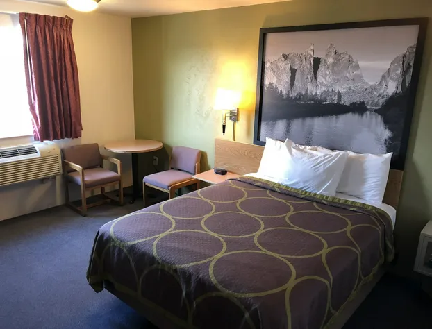 Super 8 by Wyndham Redmond hotel detail image 4