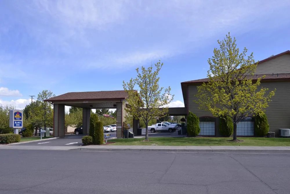 Best Western Plus Rama Inn hotel hero