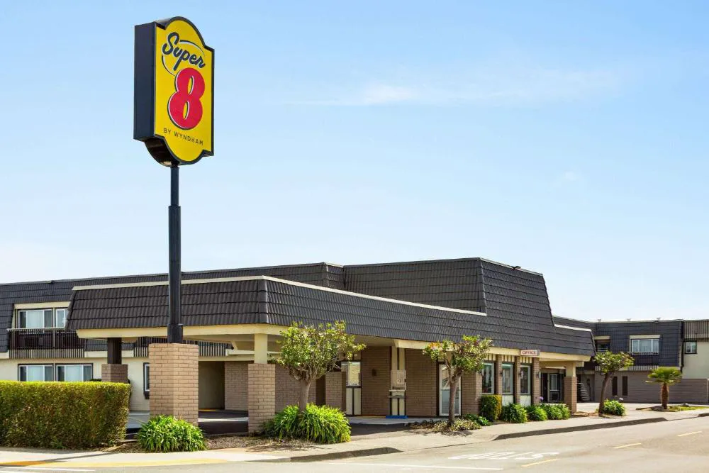 Super 8 by Wyndham Eureka hotel hero