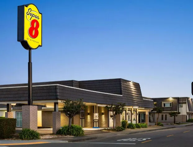 Super 8 by Wyndham Eureka hotel detail image 2
