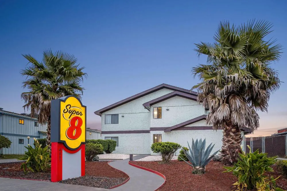 Super 8 by Wyndham Arcata hotel hero