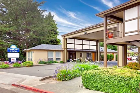Days Inn & Suites by Wyndham Arcata hotel hero