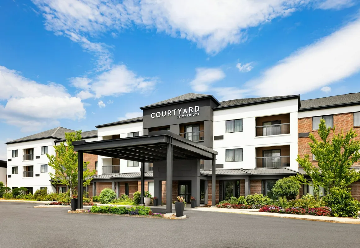 Courtyard by Marriott Concord hotel hero