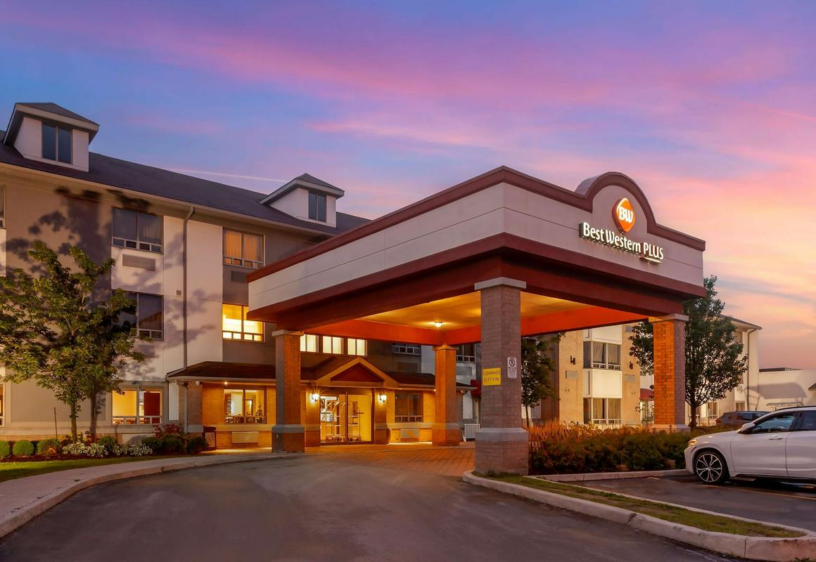 Best Western Plus Burlington Inn & Suites hotel hero