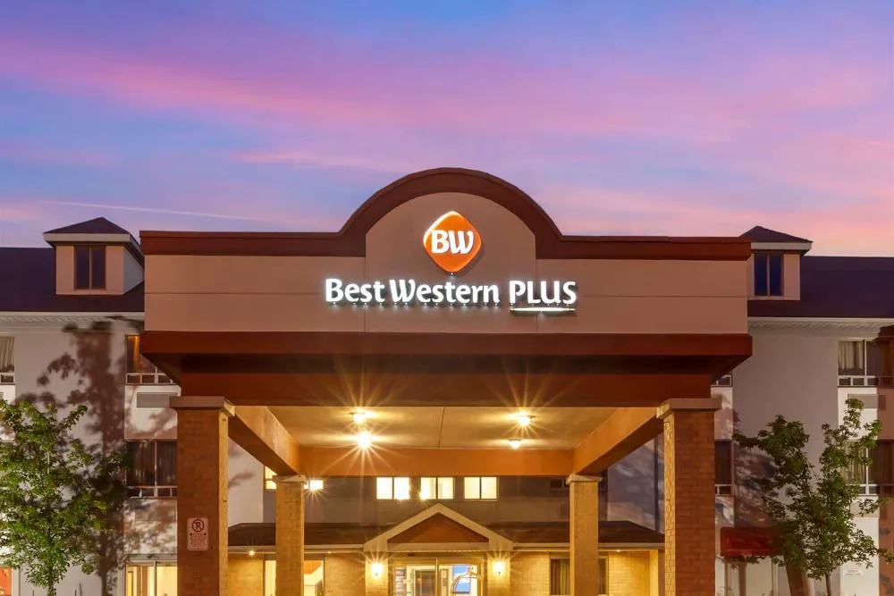 Best Western Plus Burlington Inn & Suites hotel hero